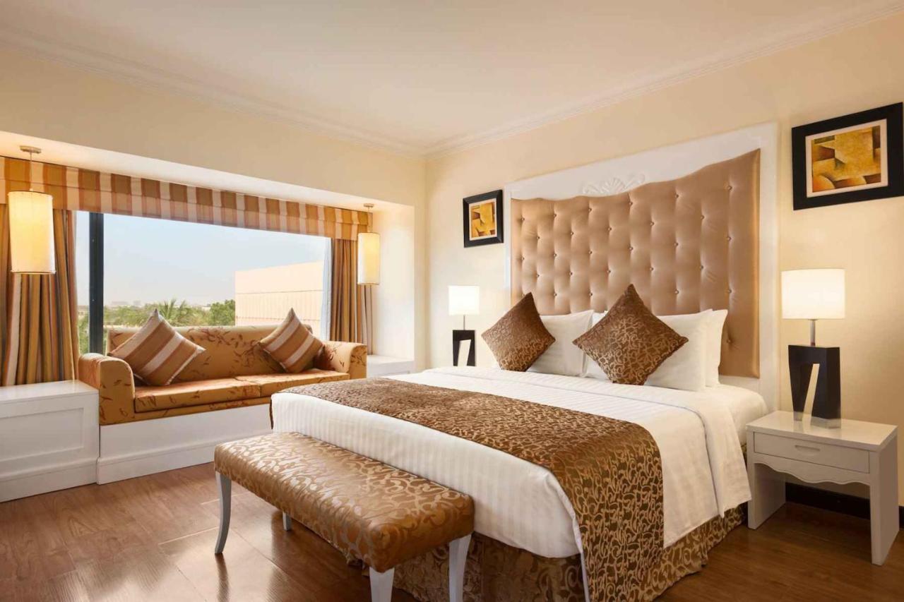 Ramada Plaza By Wyndham Karachi Airport Hotel Extérieur photo Suite