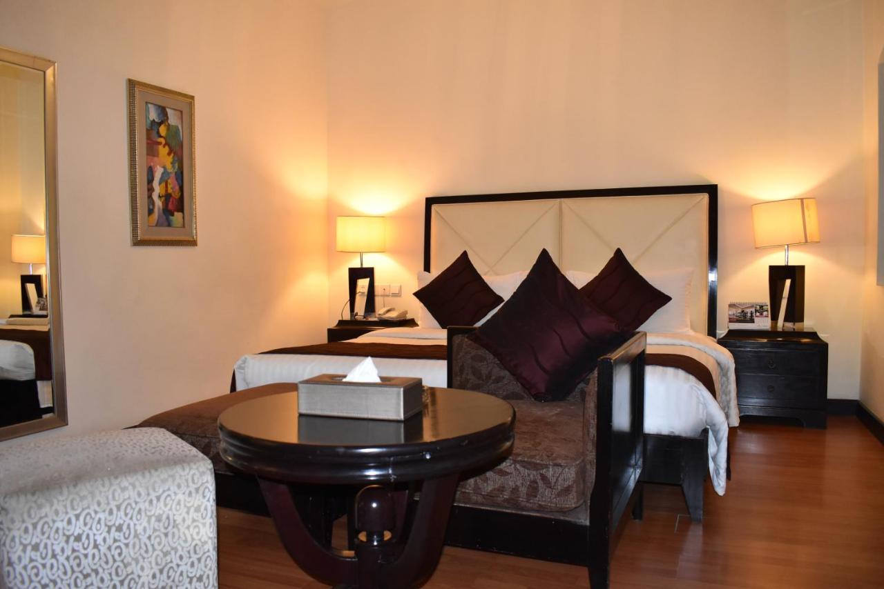 Ramada Plaza By Wyndham Karachi Airport Hotel Extérieur photo A bedroom at the Taj Bengal