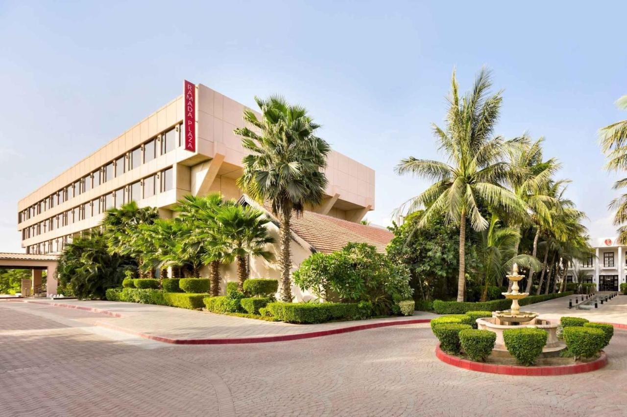 Ramada Plaza By Wyndham Karachi Airport Hotel Extérieur photo The hotel in 2012
