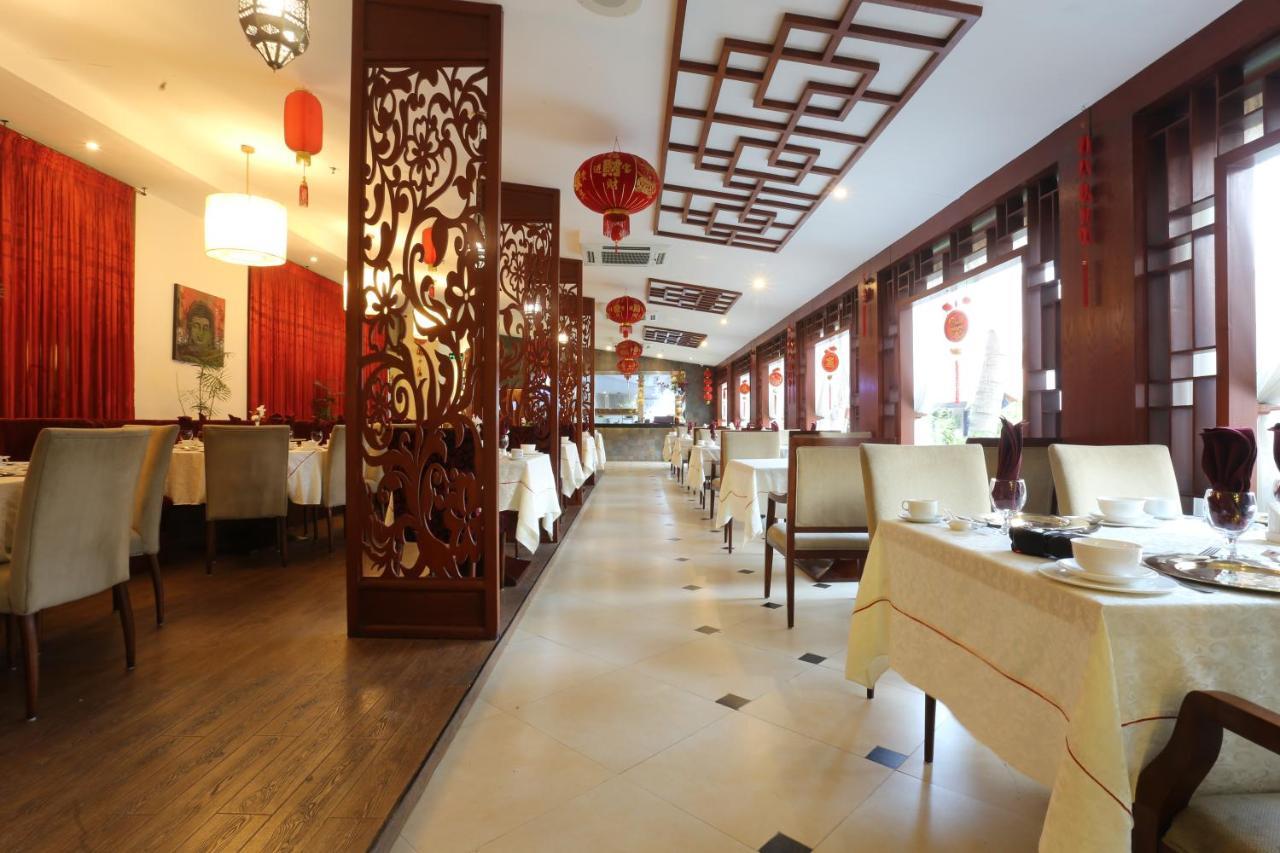 Ramada Plaza By Wyndham Karachi Airport Hotel Extérieur photo Interior of a restaurant in Beijing