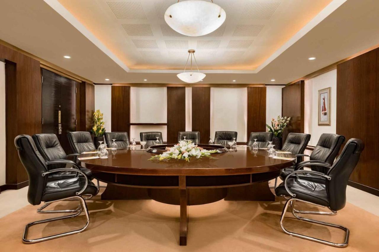 Ramada Plaza By Wyndham Karachi Airport Hotel Extérieur photo Boardroom at the Four Seasons Hotel, London