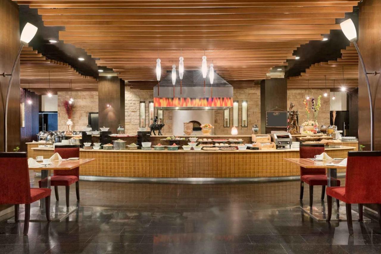 Ramada Plaza By Wyndham Karachi Airport Hotel Extérieur photo The restaurant