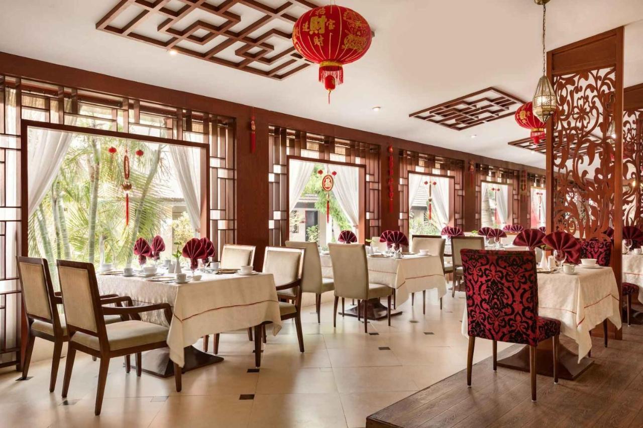 Ramada Plaza By Wyndham Karachi Airport Hotel Extérieur photo Interior of a restaurant