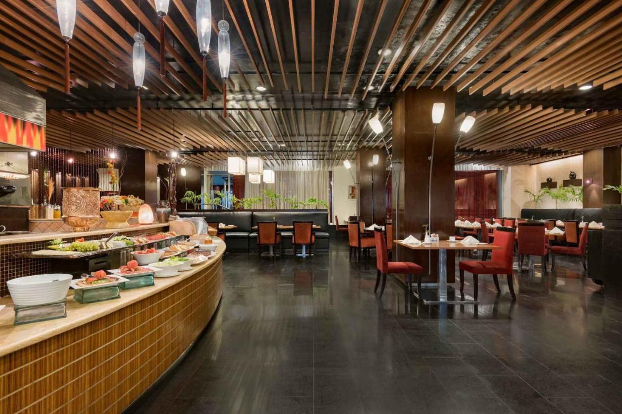 Ramada Plaza By Wyndham Karachi Airport Hotel Extérieur photo The restaurant